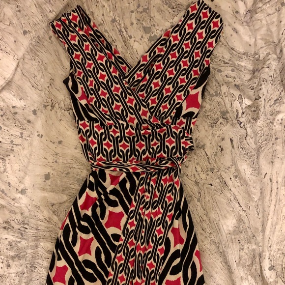Diane Von Furstenberg Dresses & Skirts - DVF Sleeveless Classic Wrap Dress Size 4